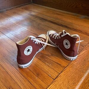 Women’s high top brown converse size 8
